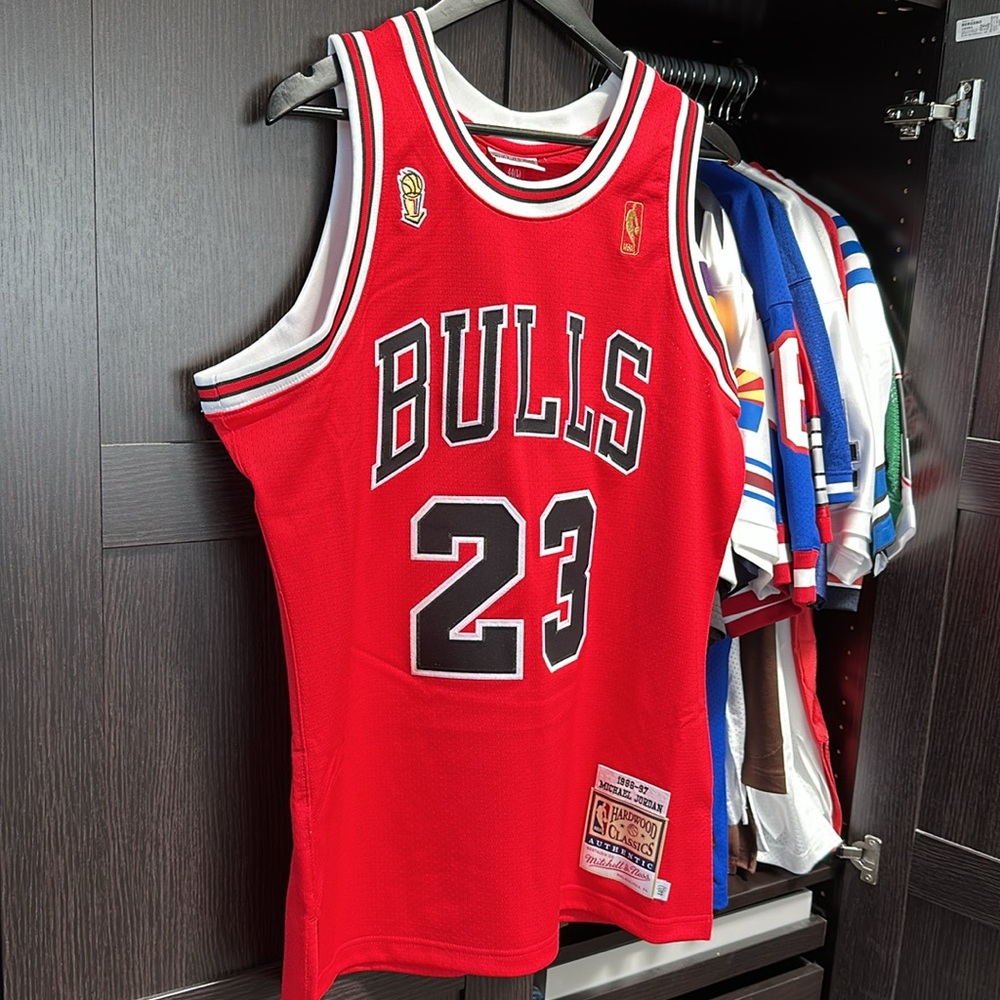 Michael Jordan Chicago Bulls Mitchell & Ness 1996/97 Throwback Authentic Jersey - Picture 3 of 6